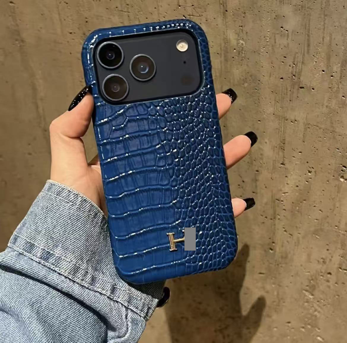 #73  スマホケース   耐衝撃・防振性能に優れ  iPhone14-17 に対応