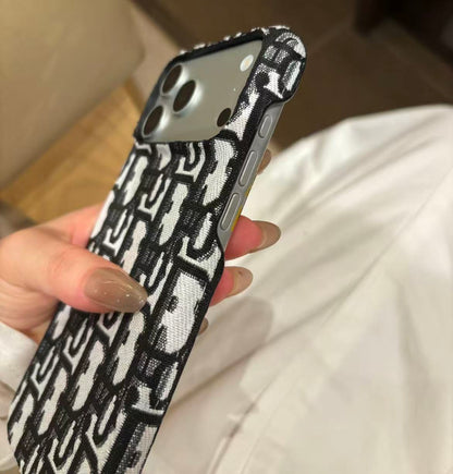 #39  スマホケース   耐衝撃・防振性能に優れ  iPhone14-17 に対応