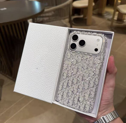 #40スマホケース    耐衝撃・防振性能に優れ、高級感あふれるスマホケースで、iPhone15~18 に対応
