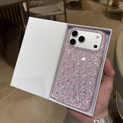 #40スマホケース    耐衝撃・防振性能に優れ、高級感あふれるスマホケースで、iPhone15~18 に対応