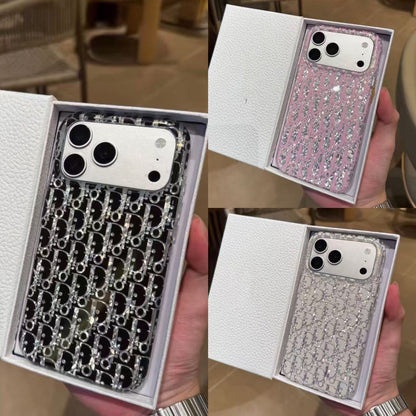 #40スマホケース    耐衝撃・防振性能に優れ、高級感あふれるスマホケースで、iPhone15~18 に対応