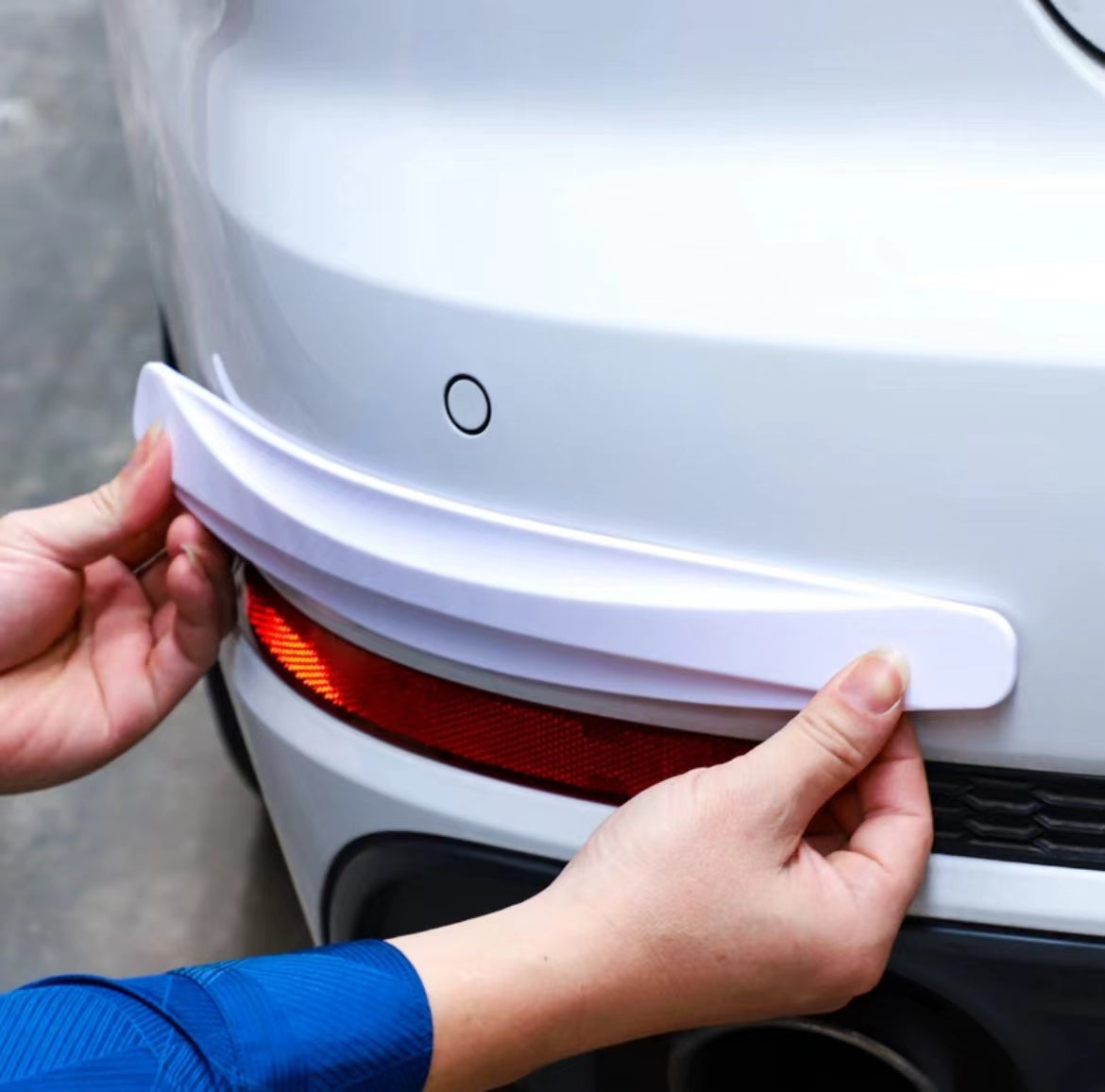 カー用品　車の前後バンパー防撞バー、前部リップ、ドアサイドの擦り傷やこすり傷防止のための幅広保護テープ