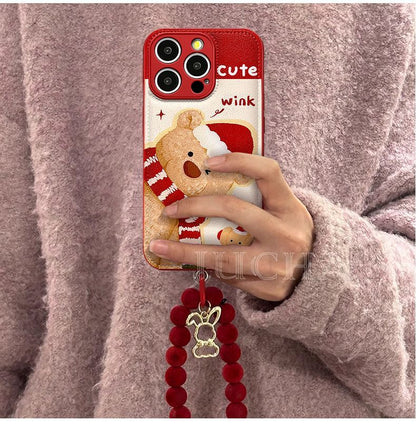 A small bear with a scarf design. Made of silicone, it is highly shock-resistant and has a luxurious look. Smartphone case with a string, compatible with iPhones.