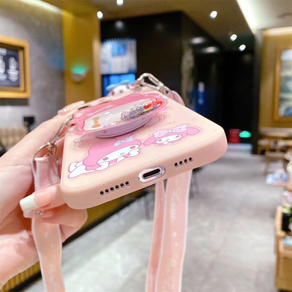 スマホケース  クロミとメロディー流砂スタンドデザイン  つるし紐が付い 耐衝撃・防振性能に優れ、高級感あふれるスマホケースで、iPhone に対応
