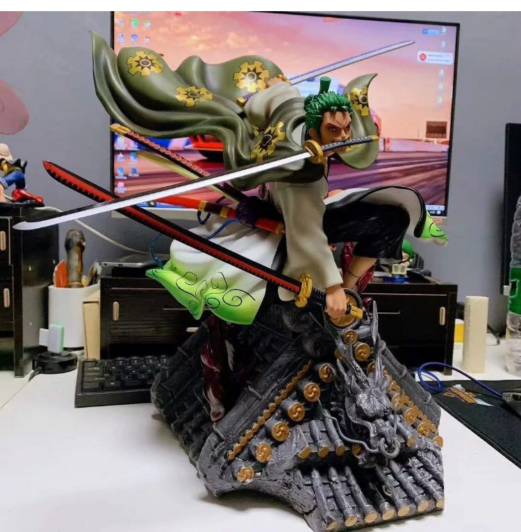 One Piece  シリーズのフィギュア ワノ国屋根のゾロフィギュア置物