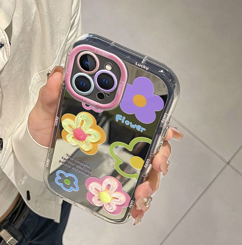 A refreshing small floral design, excellent shock and vibration resistance, and a luxurious bracelet decoration smartphone case compatible with iPhone