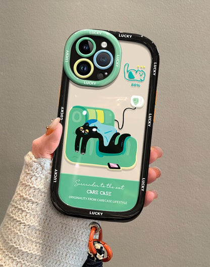 A relaxed cat design. Made of silicone, it is highly shock-resistant and has a luxurious feel. Smartphone case with a string, compatible with iPhones.