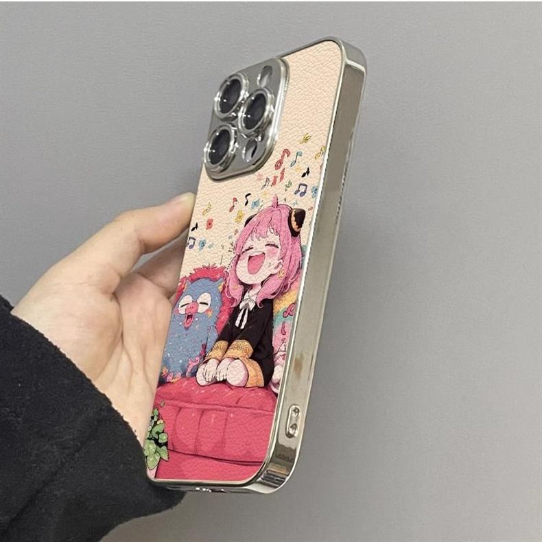 A smartphone case with a singing girl design, excellent shock and vibration resistance, and a luxurious feel, compatible with iPhone