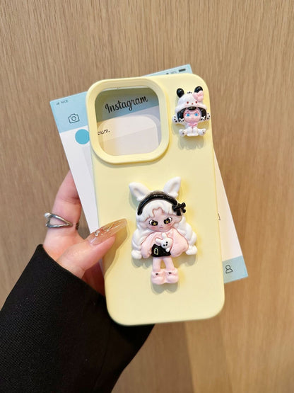 スマホケース  目を輝かせるような活発な「ドーラ」が立体公仔となって、あなたのスマホを彩ります！  耐衝撃・防振性能に優れ、高級感あふれるスマホケースで、iPhone に対応