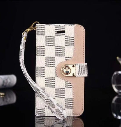 スマホケース    高級感カード入れ付きスマホケース  ダブルV  耐衝撃・防振性能に優れ、高級感あふれるスマホケースで、iPhone12-17 に対応