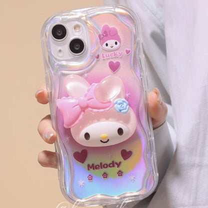 スマホケース  サンリオ人気キャラ「ポムポムプリン」「メロディ」「シナモンロール」が集まった豪華スマホケース登場！  耐衝撃・防振性能に優れ、高級感あふれるスマホケースで、iPhone に対応