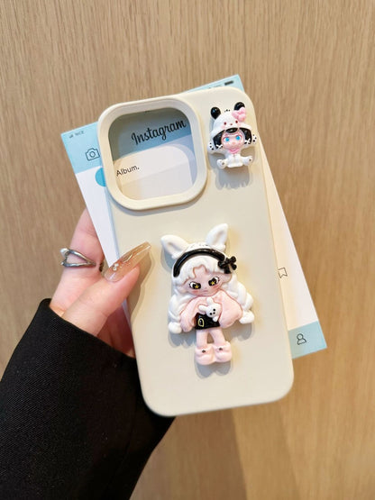 スマホケース  目を輝かせるような活発な「ドーラ」が立体公仔となって、あなたのスマホを彩ります！  耐衝撃・防振性能に優れ、高級感あふれるスマホケースで、iPhone に対応