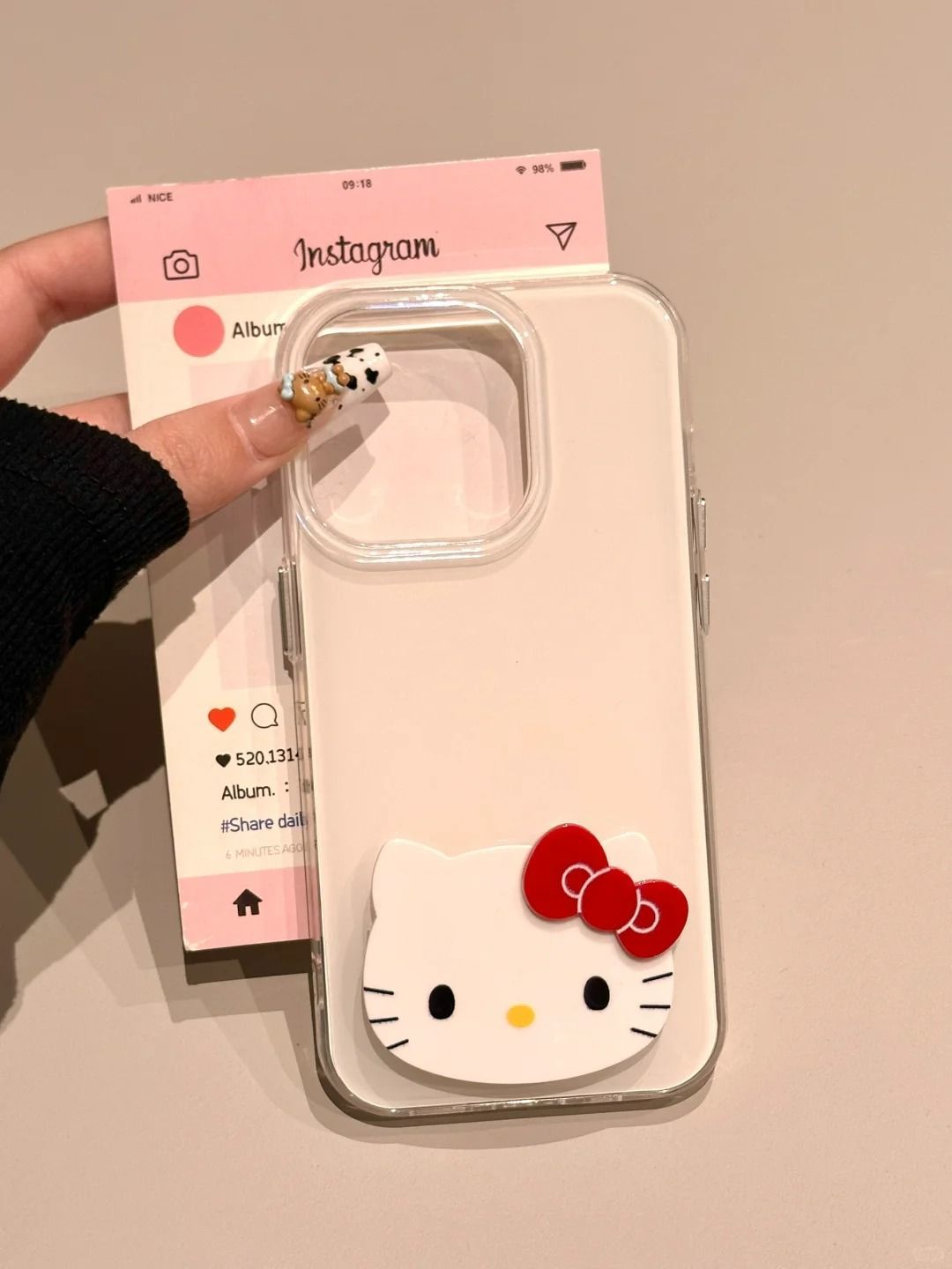 スマホケース  ハローキティ フォールダブルスタンドスマホケース！  耐衝撃・防振性能に優れ、高級感あふれるスマホケースで、iPhone に対応