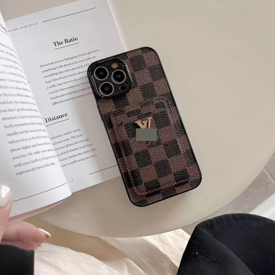 #212  スマホケース   カード収納付き  耐衝撃・防振性能に優れ  iPhone に対応