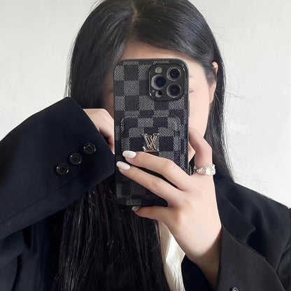#212  スマホケース   カード収納付き  耐衝撃・防振性能に優れ  iPhone に対応