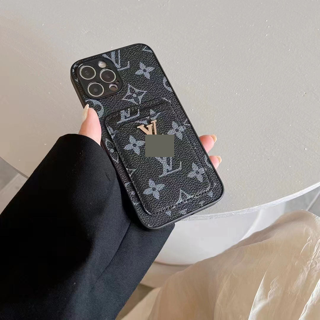 #212  スマホケース   カード収納付き  耐衝撃・防振性能に優れ  iPhone に対応