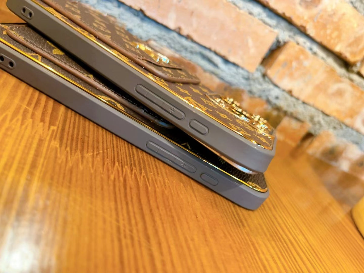 #238  スマホケース     耐衝撃・防振性能に優れ、iPhone13~17 に対応