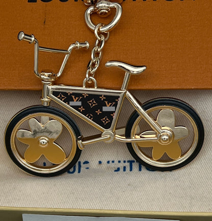#Y04  キーホルダー  チャーム  装飾品  アクセサリー