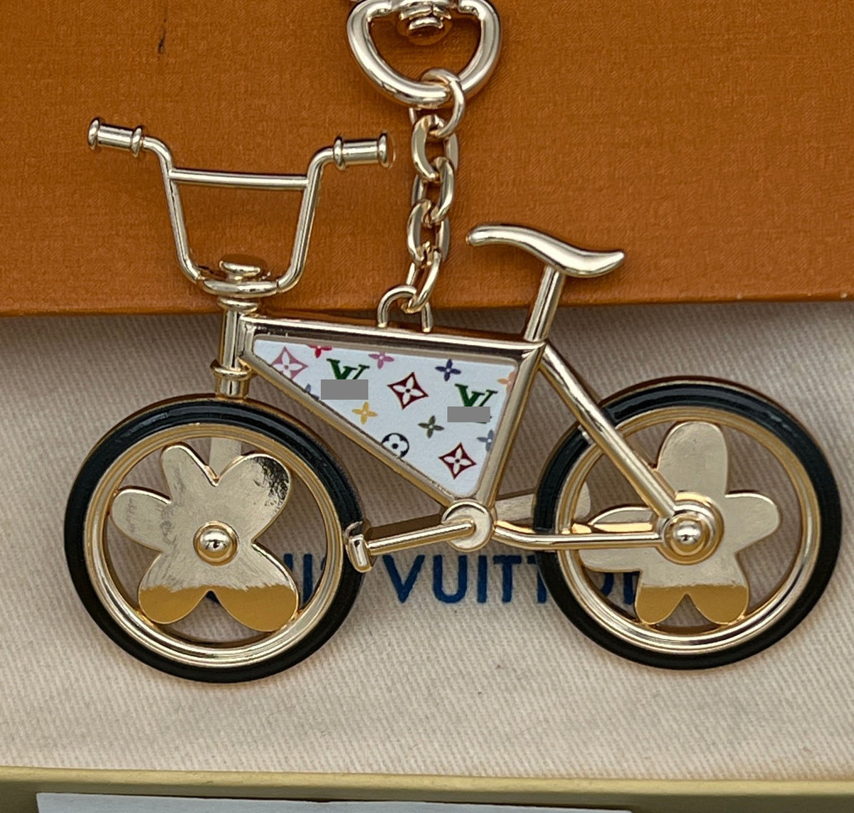 #Y04  キーホルダー  チャーム  装飾品  アクセサリー