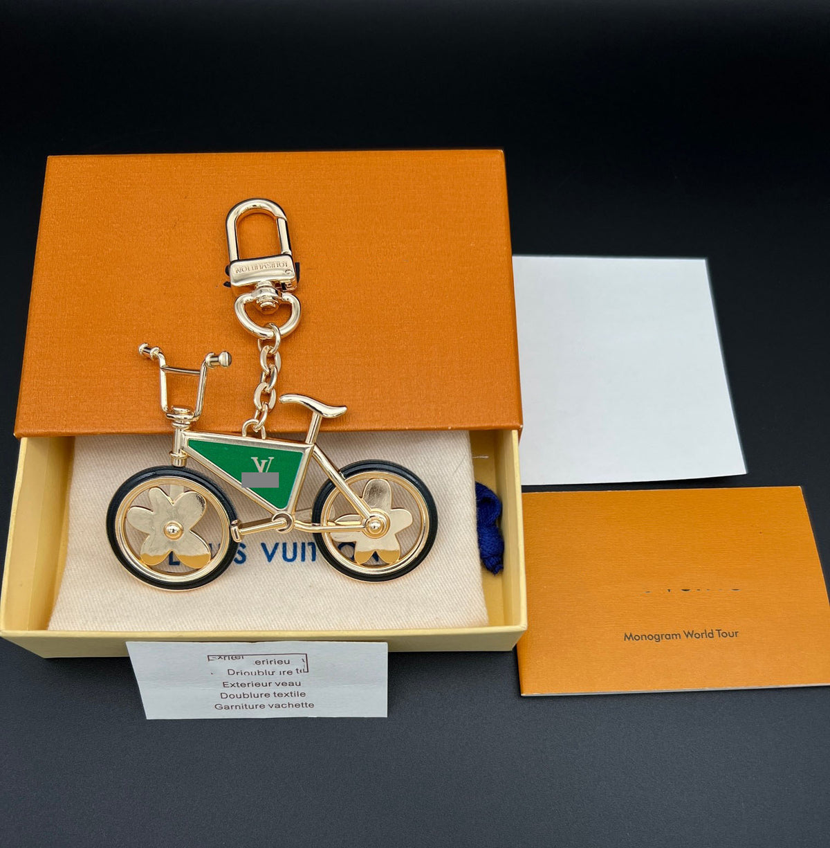 #Y04  キーホルダー  チャーム  装飾品  アクセサリー