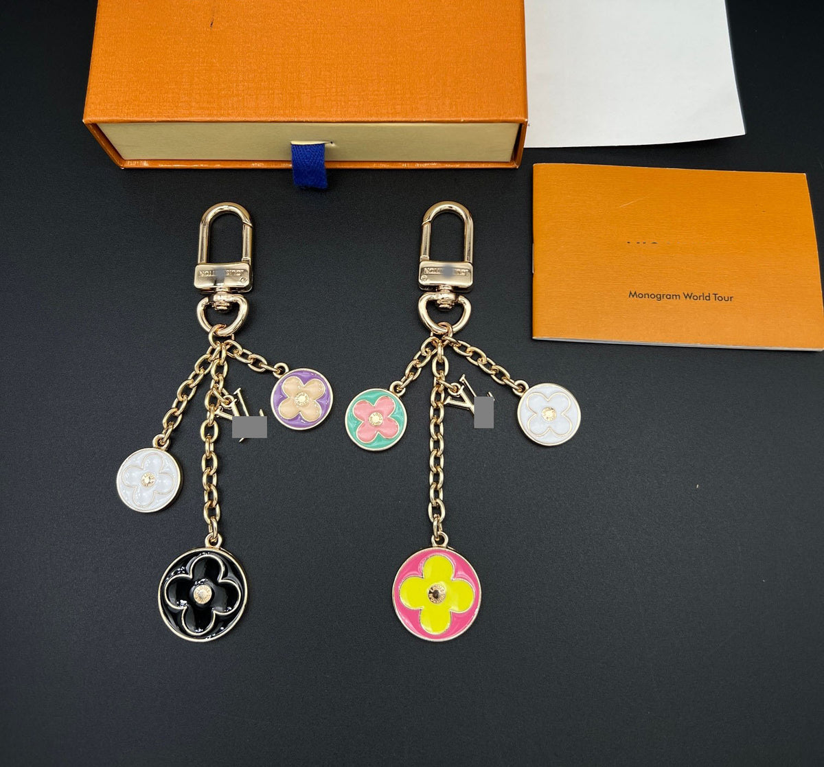 #Y07  キーホルダー  チャーム  装飾品  アクセサリー