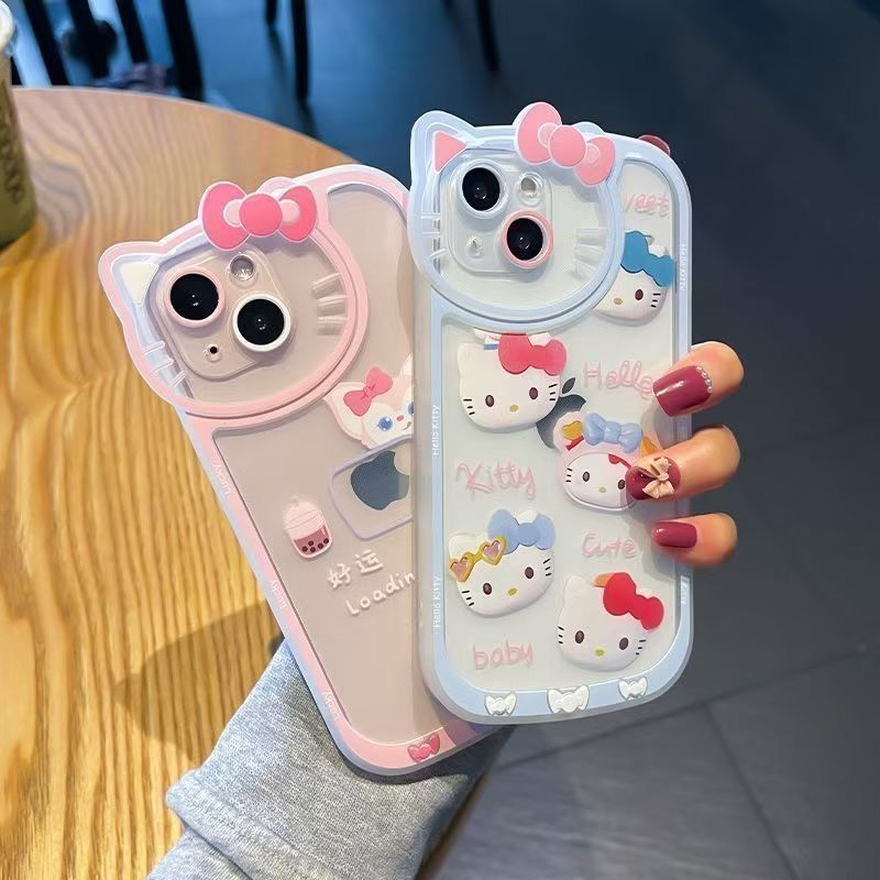スマホケース 可愛らしいハローキティが躍動する透明スマホケース！ 耐衝撃・防振性能に優れ、高級感あふれるスマホケースで、iPhone に対応