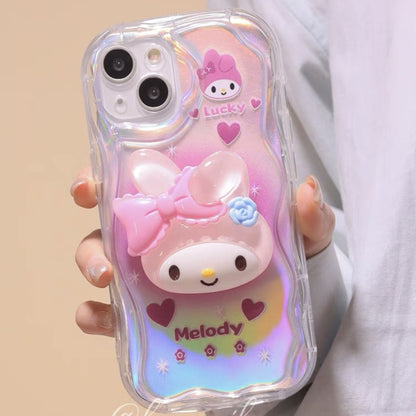 スマホケース  シナモロール、メロディー、プリンくんが集結したスマホケース  耐衝撃・防振性能に優れ、高級感あふれるスマホケースで、iPhone に対応