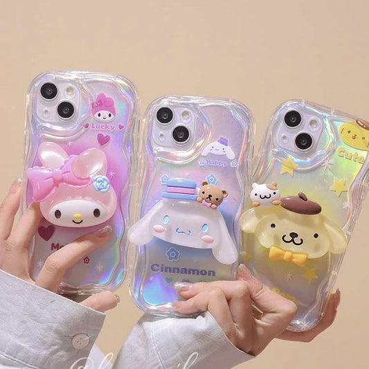 スマホケース  サンリオ人気キャラ「ポムポムプリン」「メロディ」「シナモンロール」が集まった豪華スマホケース登場！  耐衝撃・防振性能に優れ、高級感あふれるスマホケースで、iPhone に対応