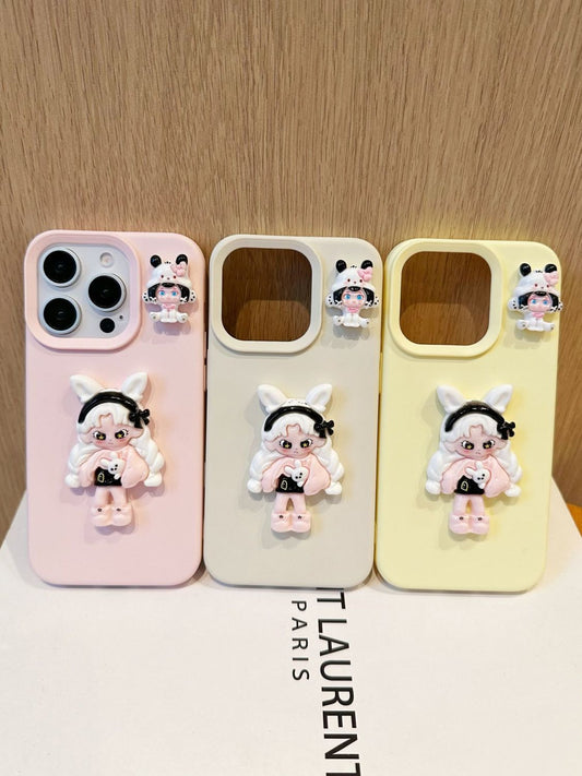 スマホケース  目を輝かせるような活発な「ドーラ」が立体公仔となって、あなたのスマホを彩ります！  耐衝撃・防振性能に優れ、高級感あふれるスマホケースで、iPhone に対応