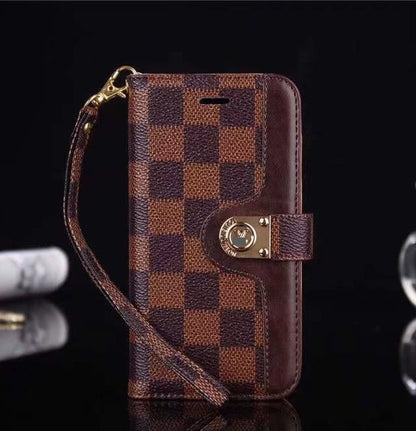 スマホケース    高級感カード入れ付きスマホケース  ダブルV  耐衝撃・防振性能に優れ、高級感あふれるスマホケースで、iPhone12-17 に対応