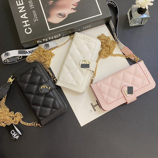 スマホケース    高級感カード入れ付きスマホケース  ダブルC  耐衝撃・防振性能に優れ、高級感あふれるスマホケースで、GALAXYとiPhone12-17 に対応