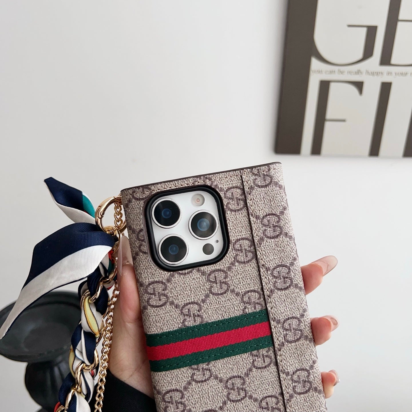 #503  スマホケース   手紐付きカード入れ付き  耐衝撃・防振性能に優れ、iPhoneに対応