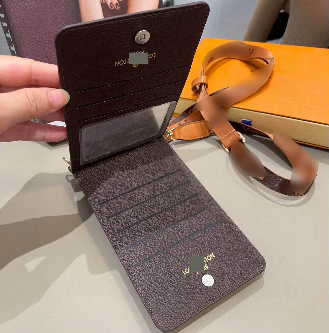 #520  ストラップ＆カード入れ付き 汎用 スマホカバー