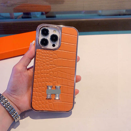 #237  スマホケース     耐衝撃・防振性能に優れ、iPhone13~17 に対応