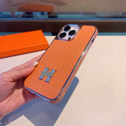 #237  スマホケース     耐衝撃・防振性能に優れ、iPhone13~17 に対応