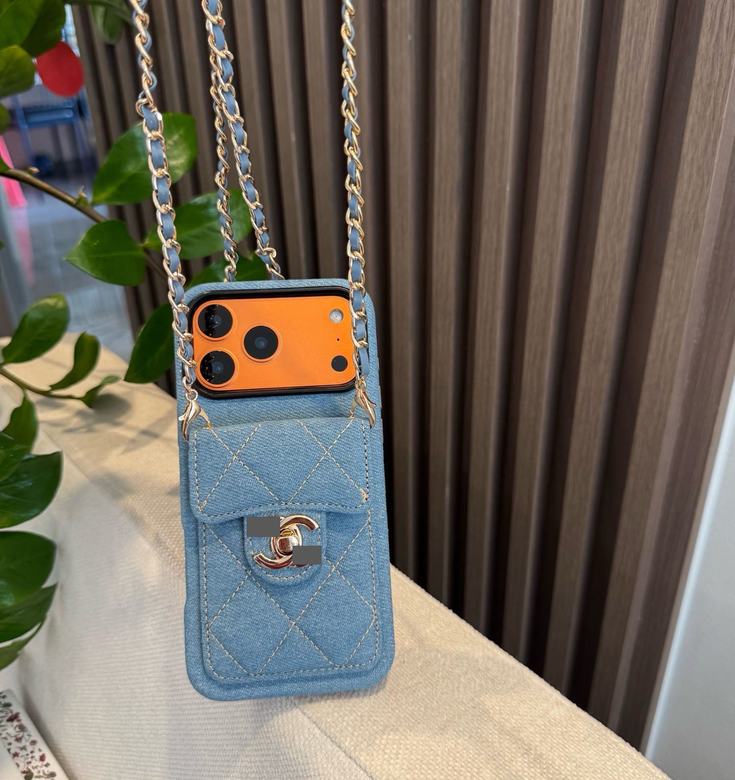 #406  スマホケース  ストラップ付き カード収納付き  耐衝撃・防振性能に優れ、iPhone に対応