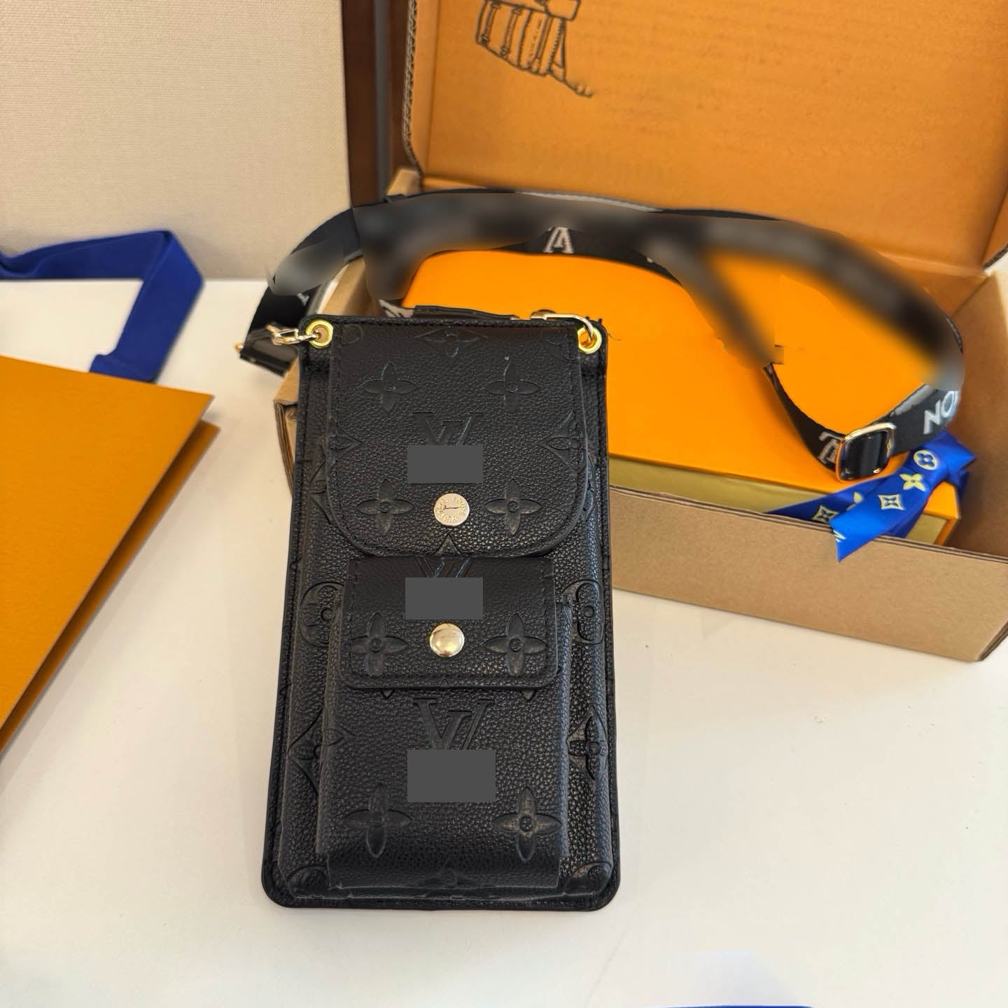 #521  ストラップ＆カード入れ付き 汎用 スマホカバー