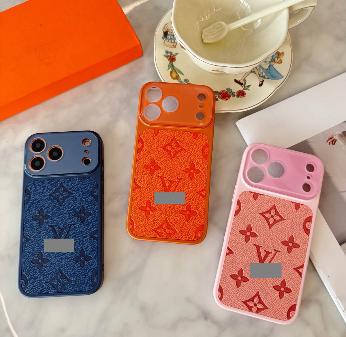 #111  スマホケース    耐衝撃・防振性能に優れ、iPhone13~17 に対応