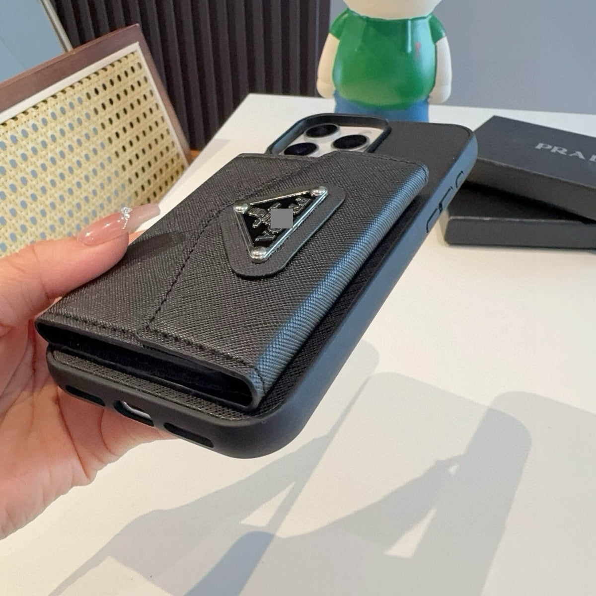 #326  スマホケース   カード入れ付きスマホケース    耐衝撃・防振性能に優れ、iPhone13-17 に対応