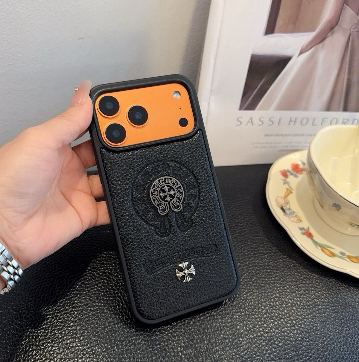 #116 スマホケース   耐衝撃・防振性能に優れ、iPhone に対応