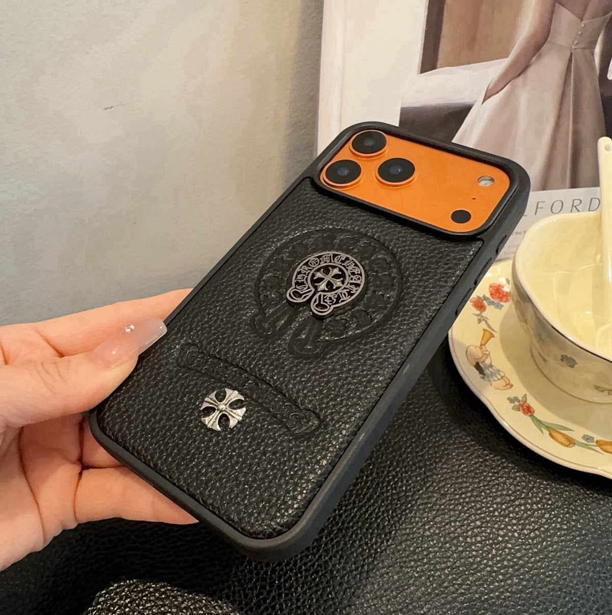 #116 スマホケース   耐衝撃・防振性能に優れ、iPhone に対応