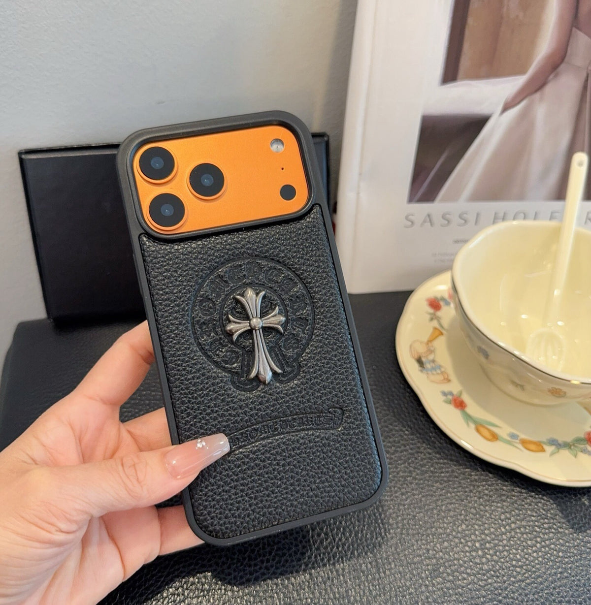 #116 スマホケース   耐衝撃・防振性能に優れ、iPhone に対応