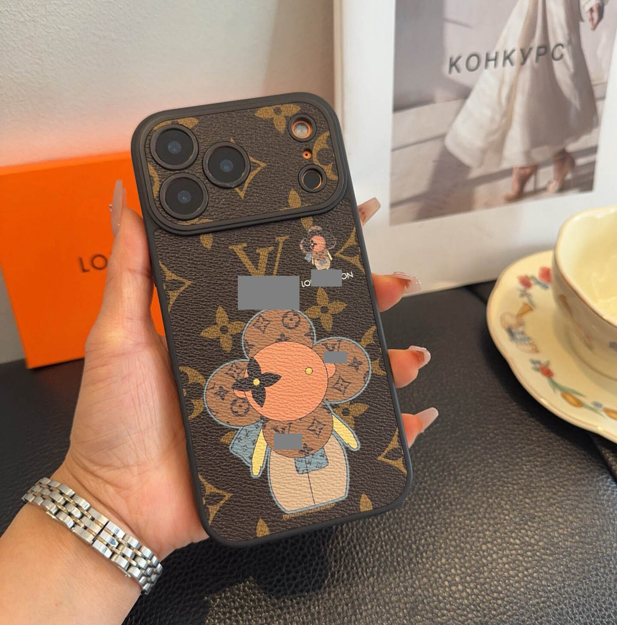 #110  スマホケース    耐衝撃・防振性能に優れ、iPhone13-17に対応