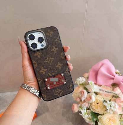 #236  スマホケース     耐衝撃・防振性能に優れ、iPhone13~17 に対応