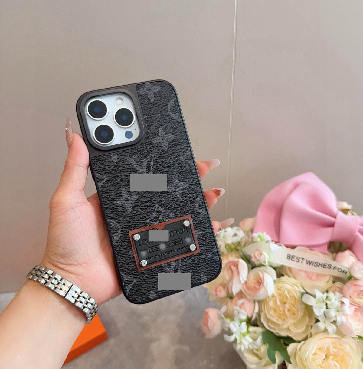 #236  スマホケース     耐衝撃・防振性能に優れ、iPhone13~17 に対応