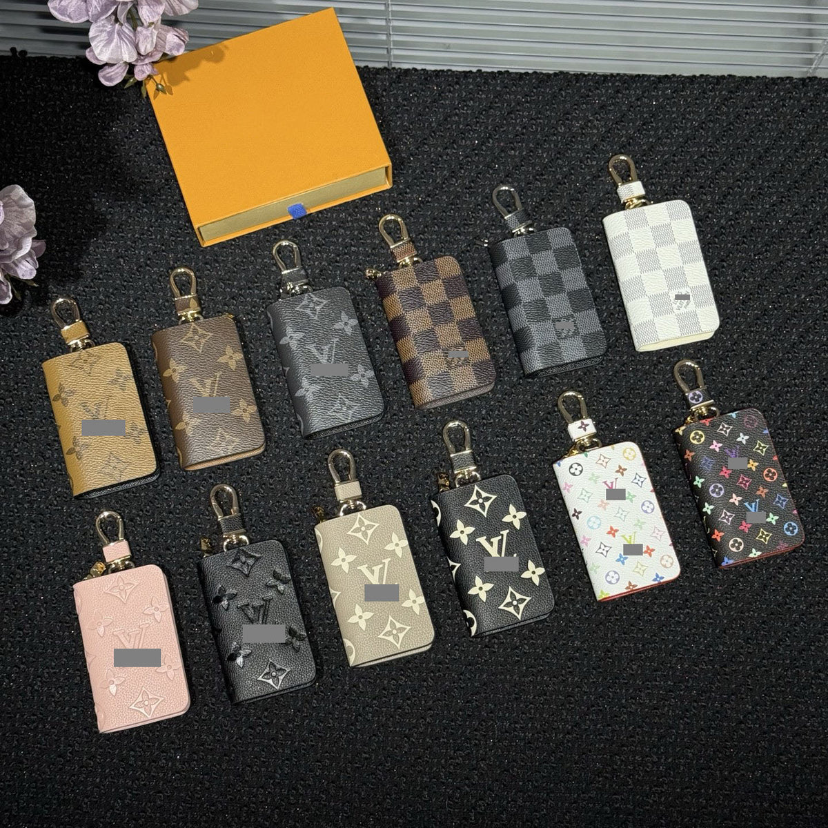 #Y02  キーホルダー  チャーム  装飾品  アクセサリー  車用キーケース、小銭入れ