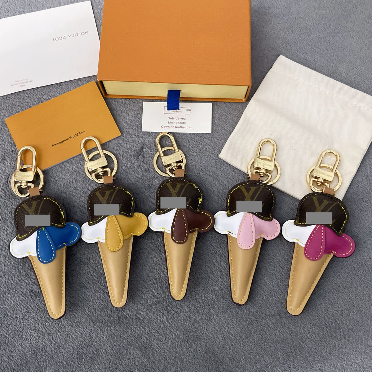 #Y01  キーホルダー  チャーム  装飾品  アクセサリー  11×6×3cm