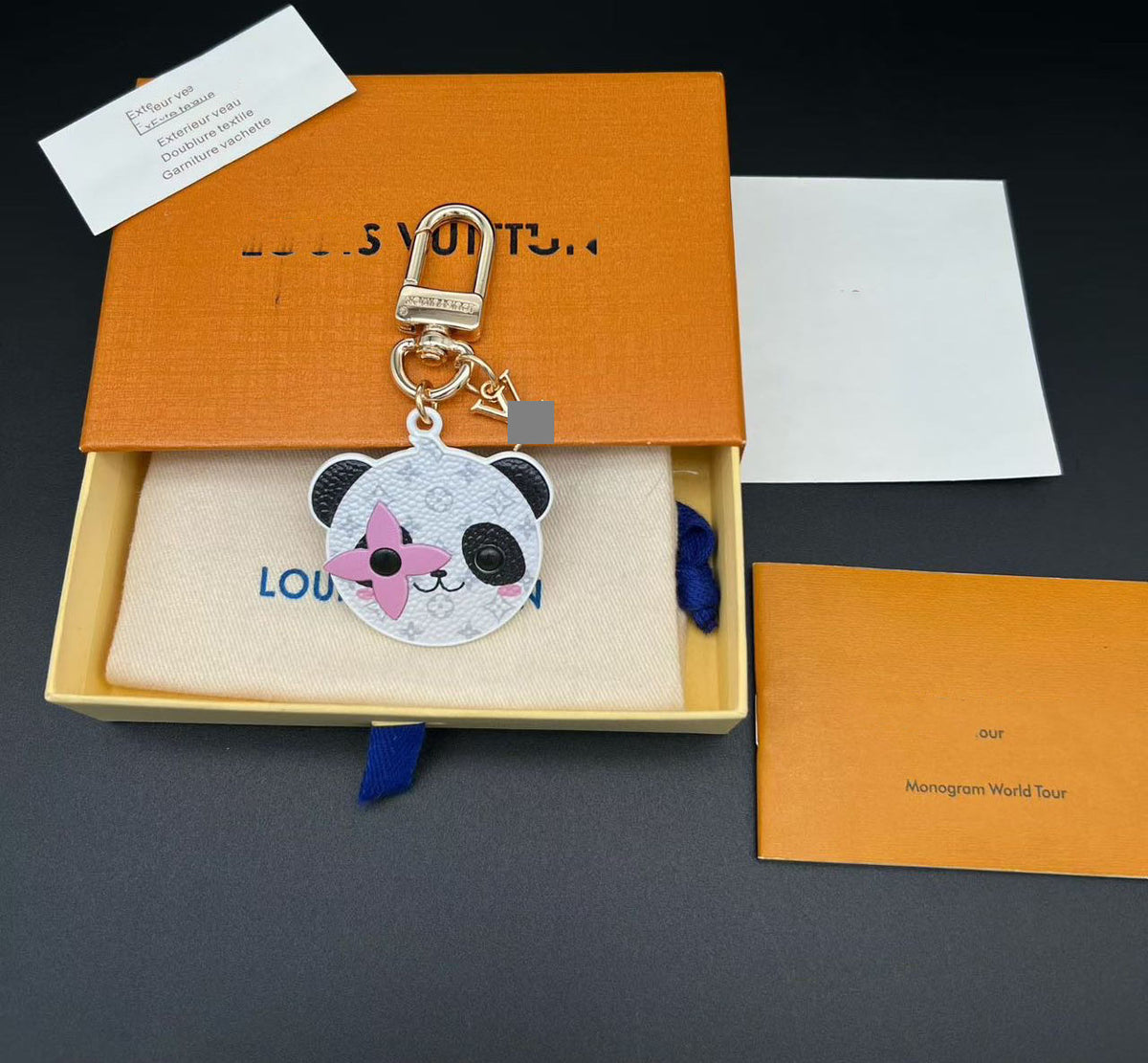 #Y09  キーホルダー  チャーム  装飾品  アクセサリー